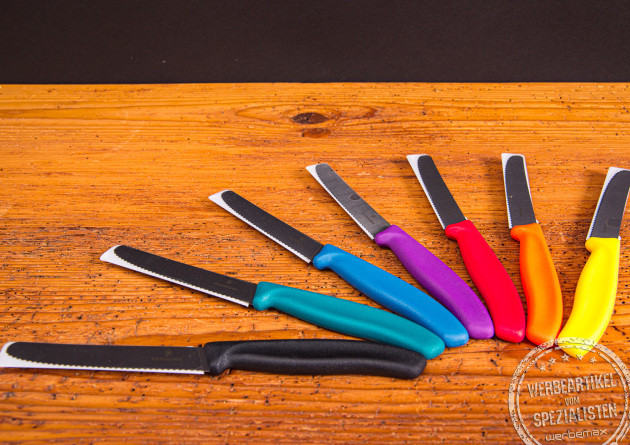 Victorinox Tomatenmesser in vielen Farben mit scharfem Wellenschliff – Küchenmesser mit individueller Logogravur.
