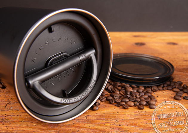 Detailaufnahme des Airscape Deckels mit Unterdrucksystem – innovative Kaffeedose als nachhaltiges Werbegeschenk.