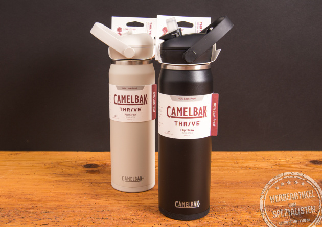 CamelBak Thrive Edelstahl-Trinkflaschen in Schwarz und Steingrau mit FlipStraw-Verschluss – doppelwandig isolierte 750-ml-Flaschen als nachhaltige Mitarbeitergeschenke mit Logo von werbemax.