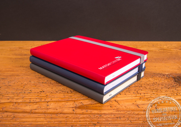 Business Notizbuch Vision-Book in den Formaten Din A5 oder Din A4 in rot, dunkelblau und anthrazit mit farblich passendem Gummiband und Stifteschlaufe für Meetings, Visionen und Notizen. Mit Bildprägung oder Logodruck veredelbar. 