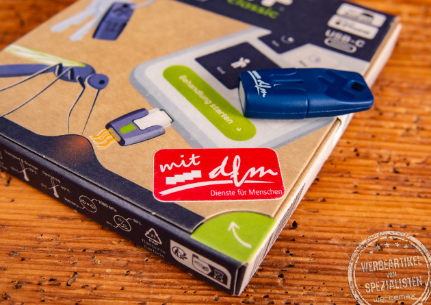 Nahaufnahme der heat it Verpackung mit Insektenstichheiler &ndash; nachhaltiges Corporate Gift f&uuml;r Outdoor und Sommeraktionen.