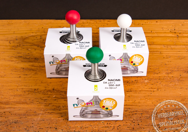 Nussknacker Naomi Take2 in Weihnachtsfarben &ndash; Design Werbeartikel Weihnachten.