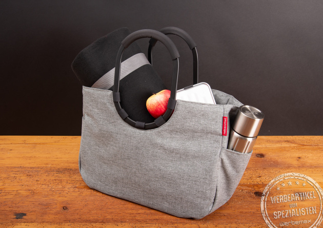 Reisenthel Loopshopper L Dekor twist silver mit Thermobecher, Apfel und Decke – stilvolle und funktionale Tasche für Alltag, Freizeit und Werbung.