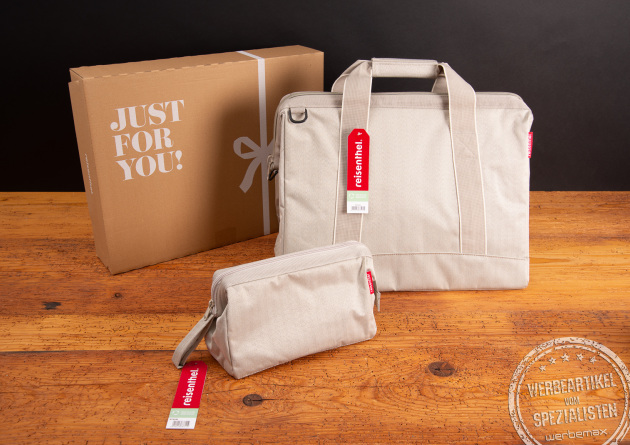 Reisenthel Allrounder Tasche und Kosmetiktasche in Herringbone Sand mit Geschenkverpackung &ndash; stilvolles Geschenkset aus recyceltem Material als hochwertiges Werbegeschenk oder Kundenpr&auml;sent.