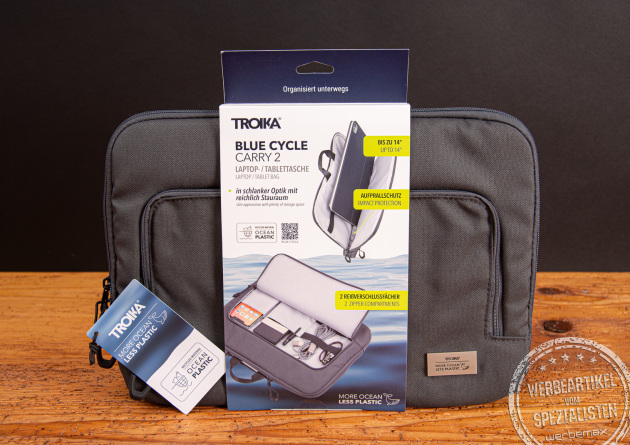 TROIKA Laptoptasche Blue Cycle Carry 2 aus recyceltem Meeresplastik mit Verpackung und Label – nachhaltige Laptoptasche als hochwertiger Werbeartikel mit Logo von werbemax.