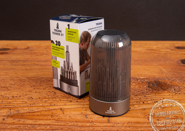 TROIKA Tower 31 mit ge&ouml;ffnetem Deckel und Bit Pen &ndash; praktisches Werkzeug-Set mit 30 Bits aus Chrom-Vanadium-Stahl als hochwertiger Werbeartikel.