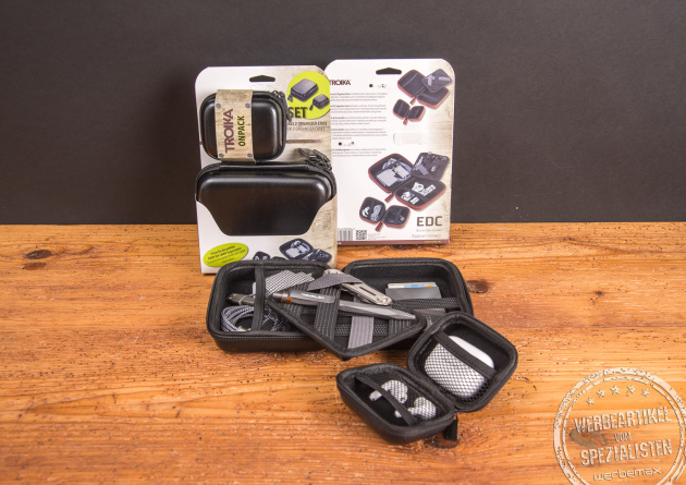 TROIKA Organizer-Etui Set mit Verpackung, ideal als Corporate Gift oder Mitarbeitergeschenk für Technikliebhaber und Vielreisende.