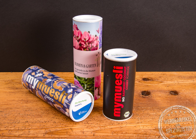 Drei mymuesli Dosen in unterschiedlichen Designs – Bio-Müsli und Bio-Porridge als modernes Werbegeschenk.