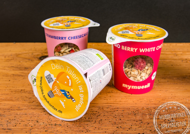 mymuesli Müsli to go Becher mit individuellem Deckeldruck – ideales Werbegeschenk für Recruitingaktionen.