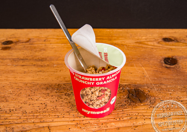 mymuesli Becher mit L&ouml;ffel &ndash; Bio M&uuml;sli to go als nachhaltiges Werbegeschenk.