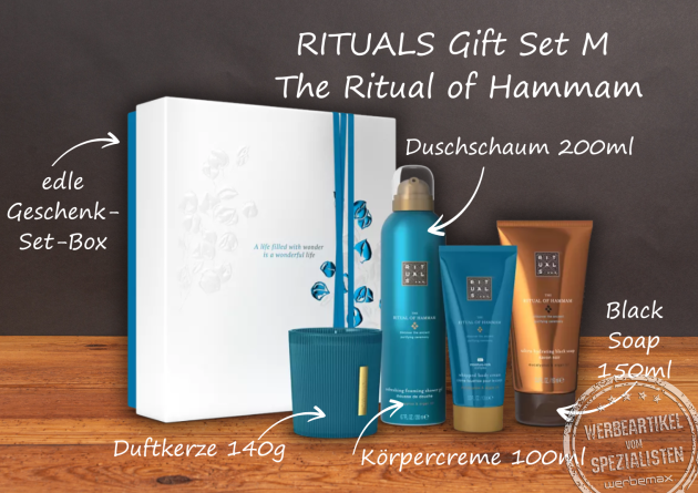 Rituals Gift Set M The Ritual of Hammam mit beschrifteten Produkten wie Duschschaum, Körpercreme, Black Soap und Duftkerze als Werbegeschenk.