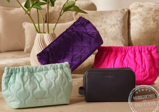 Rituals Kosmetiktaschen in verschiedenen Farben als Ergänzung zum Yozakura Geschenkset L für hochwertige Mitarbeitergeschenke.