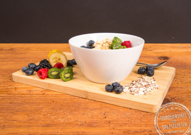 Seltmann Weiden Müslischale Lido mit frischem Müsli und Obst – hochwertiges Porzellan als personalisierbares Werbegeschenk mit Logo.