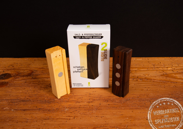 2Slide! Salz- & Pfefferstreuer Vorder- und Rückseite – magnetischer Handschmeichler aus edlem Holz als hochwertiges Werbegeschenk.