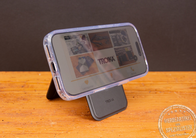 TROIKA MagSafe Kartenetui als Handyhalterung mit Logo &ndash; praktisches Slim Wallet als Werbegeschenk.