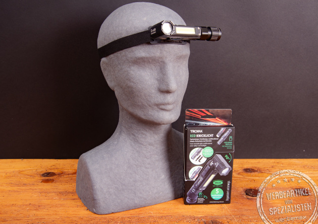 TROIKA ECO Knicklicht mit Verpackung und Stirnband – LED-Stirnlampe und Taschenlampe in einem, mit 5 Lichtmodi und Gravurfläche für Logos als Werbeartikel.