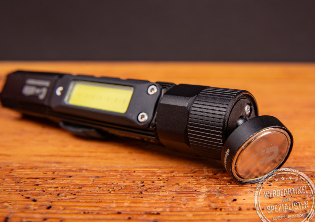 TROIKA ECO Knicklampe mit Magnetfuß und COB-LED – robuste, wiederaufladbare Taschenlampe mit Clip, ideal als Werbegeschenk mit Logo für Technik und Sicherheit.