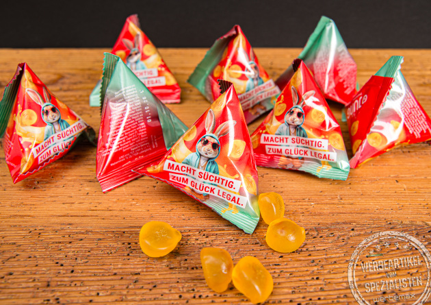 Trolli Fruchtsaft-Gummibärchen im bedruckten Tetraeder als Werbemittel und süßes Giveaway mit Logo.