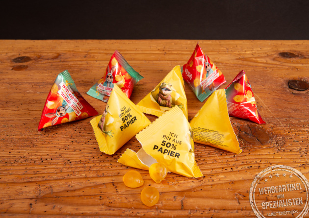 Gummib&auml;rchen im farbig bedruckten Tetraeder von Trolli als individuelles Werbegeschenk f&uuml;r Events und Messen.