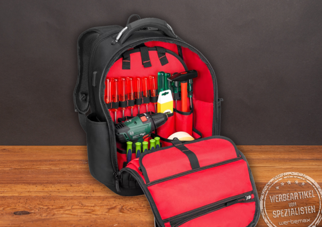 Offener Wenger Tool Backpack Pro mit umfangreicher Werkzeugbestückung, Schraubenziehern, Hammer, Bohrmaschine und vielen Fächern für sicheres Verstauen – professioneller Werkzeugrucksack für Techniker und Handwerker.
