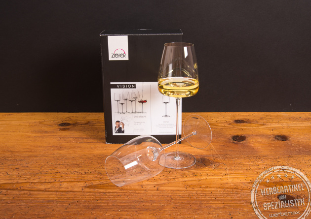 Zieher Vision Fresh Weinglas mit hellgoldenem Wei&szlig;wein f&uuml;r aromatische Frischeweine.