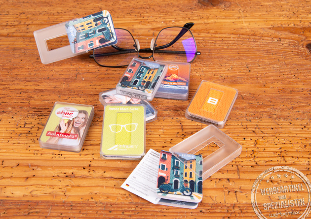 PocketCleaner bedruckt mit Logo, faltbares Brillentuch und Displayreiniger als praktisches Werbemittel.