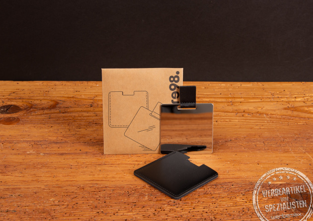 Kosmetikspiegel mit Logo in schwarzer Hülle, hochwertiger Taschenspiegel als eleganter Werbeartikel.