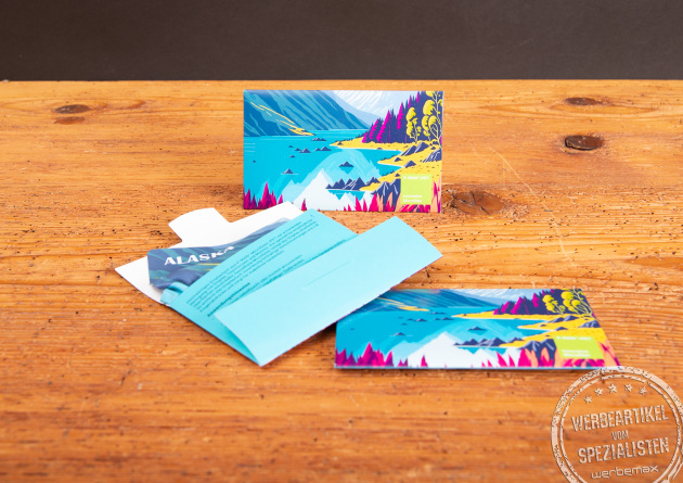 Microfasertuch mit Logo in individueller Verpackung als Displaytuch für Touchscreens und hochwertiges Werbegeschenk.