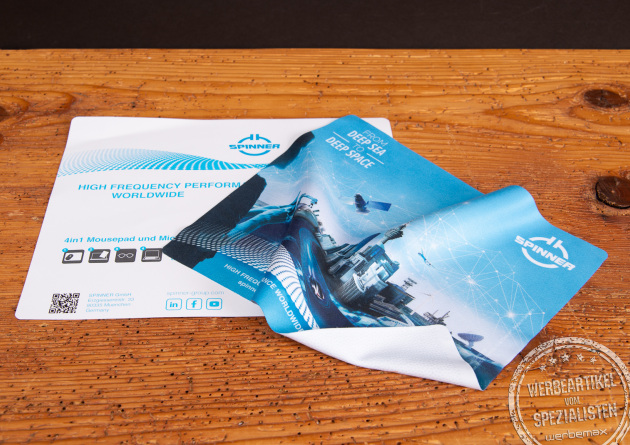 Polyclean GripCleaner als bedruckbares Mousepad und Displaytuch, hochwertiges Werbegeschenk mit gro&szlig;er Bildfl&auml;che.