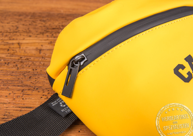 Detailansicht der G&uuml;rteltasche PURE von halfar mit wasserdichtem Rei&szlig;verschluss