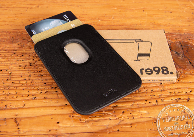 Slim MagSafe Kartenetui LEFTA aus Kunstleder mit ovaler Entnahme&ouml;ffnung, elegantes Kartenetui f&uuml;r Smartphones als modernes Werbemittel und hochwertiges Handyzubeh&ouml;r