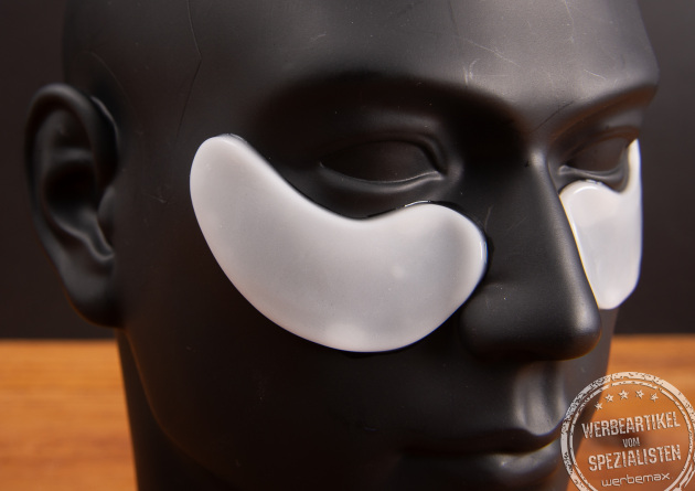 Augenpads mit Hyaluron mit Logo am Modell getragen &ndash; k&uuml;hlende Pflegepads f&uuml;r die Augenpartie