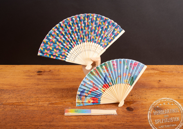 Bambus F&auml;cher bedrucken lassen als farbenfroher Werbeartikel mit Logo f&uuml;r Events und Festivals