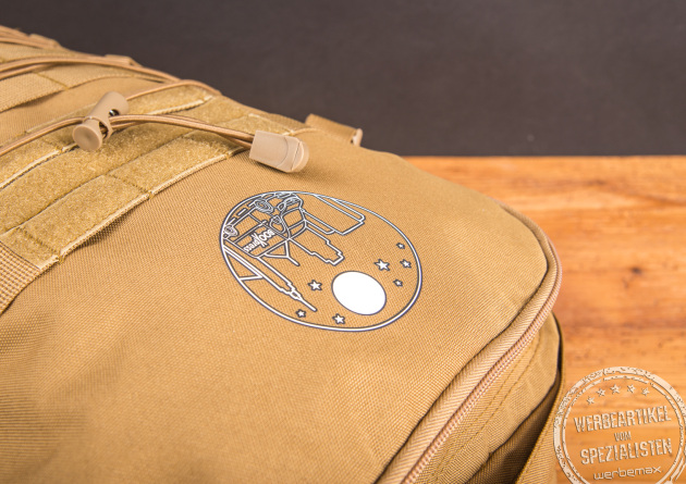 Detailansicht Halfar Notebook-Rucksack MOLLE mit Logodruck auf der Fronttasche