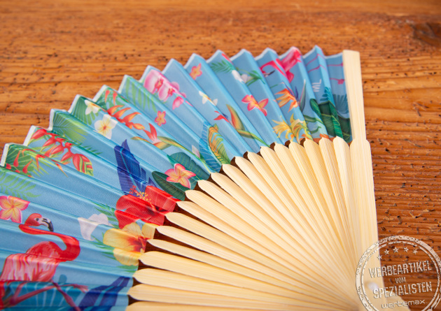 Handf&auml;cher aus Polyester und Bambus mit Logo bedrucken als Sommer Giveaway