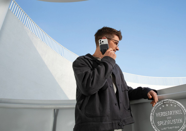 Anker Powerbank mit MagSafe und Logo als modernes Mitarbeitergeschenk f&uuml;r unterwegs