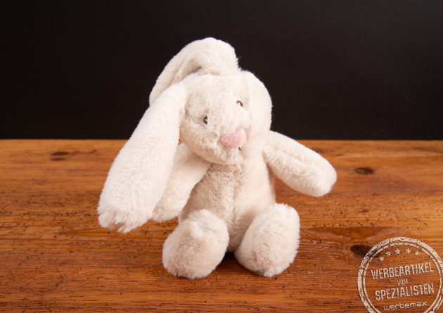 RecycelHase als nachhaltiger Pl&uuml;sch-Werbeartikel mit gestickten Augen.