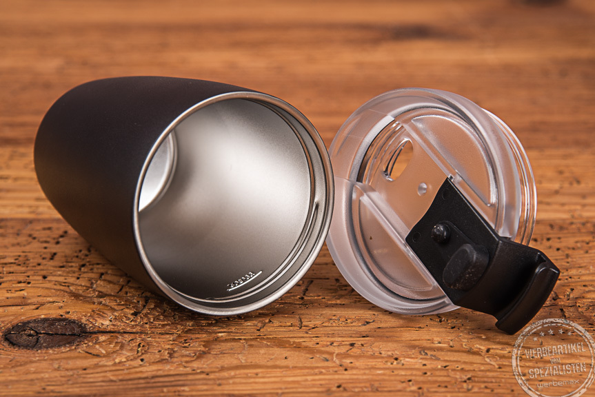 FLSK CUP schwarz mit Logo als Werbegeschenk.