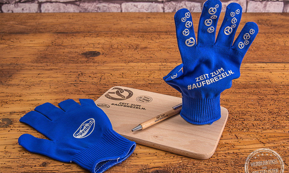 D&uuml;nne Arbeitshandschuhe von der Firma Alpenhain in blau mit wei&szlig;em Aufdruck