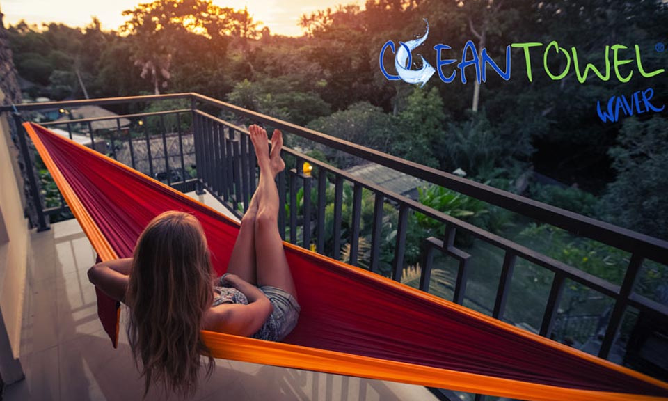 Hängematte auf dem Balkon mit Logo