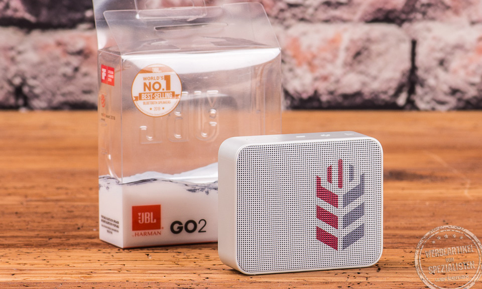 JBL Box in wei&szlig; als Werbeartikel mit Logo bedruckt. 