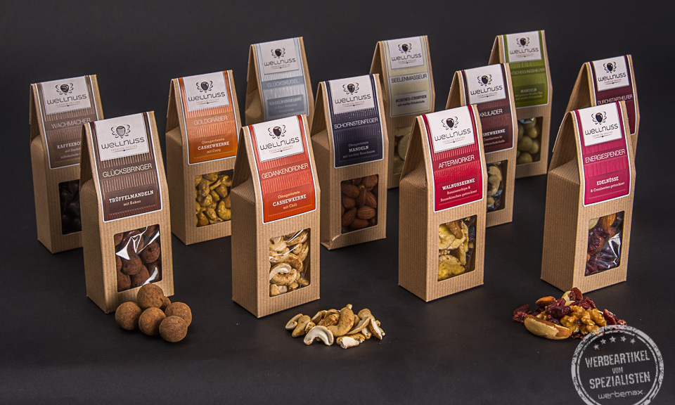 Verschiedene Nussmischungen in T&uuml;ten als Werbeartikel f&uuml;r Mitarbeiter und Kunden.