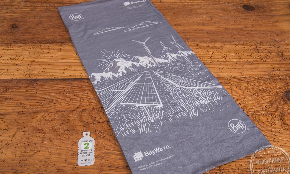 ausgebreitetes buff Multifunktionstuch Baywa r.e. mit allover-Design als Merch.