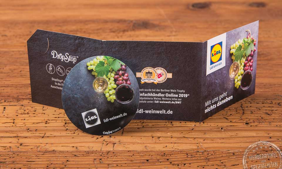 Drop Stop Weinausgießer mit Faltkarte Lidl beides vollflächig bedruckt als Kundengeschenk zu Weihnachten.
