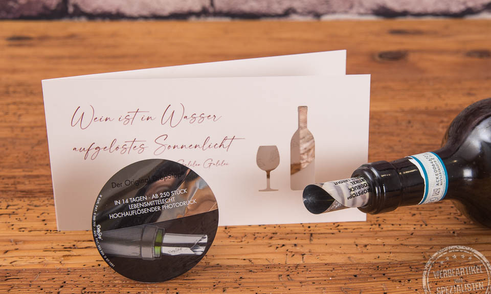 Drop Stop Weinausgießer mit Logodruck und Grusskarte als Mailingartikel.