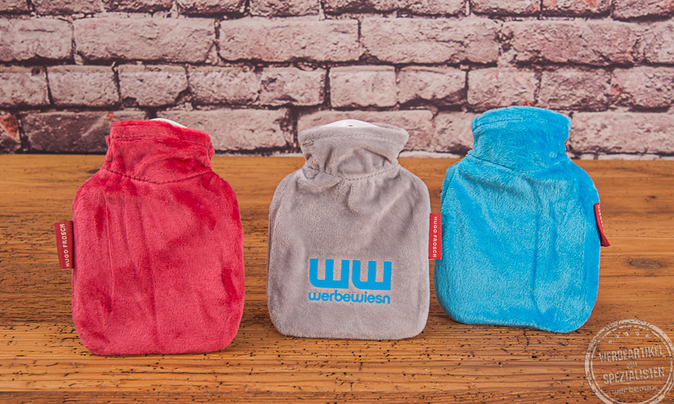 Drei W&auml;rmflaschen in rot, grau und blau als Werbeartikel mit Logo Werbe Wiesen.