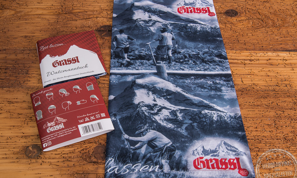 grassl enzian multifunktionstuch in Nahaufnahme