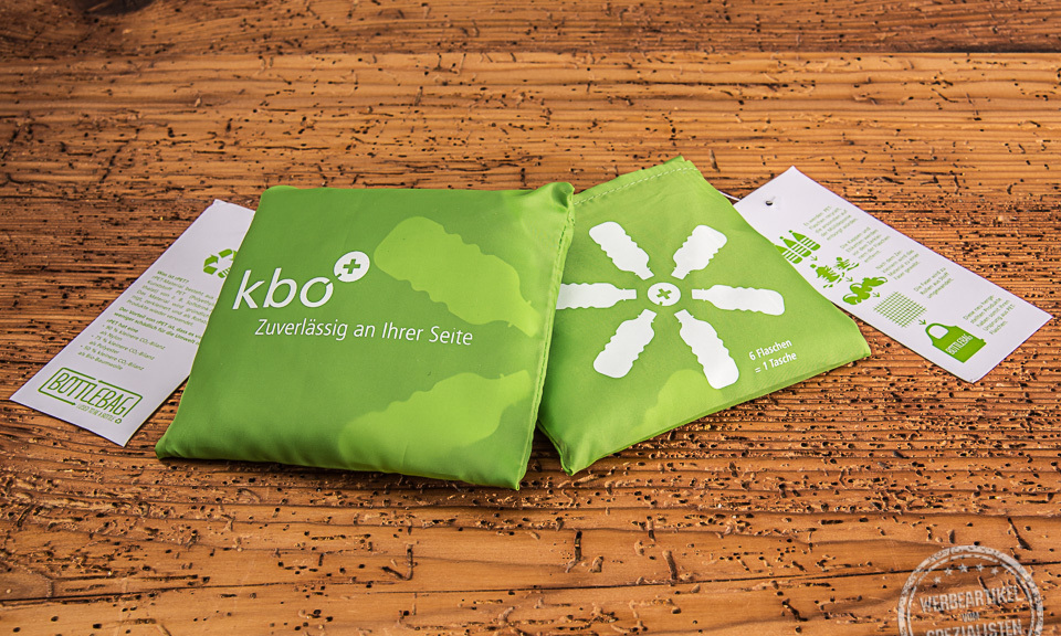 Werbetasche zusammengefaltet in gr&uuml;n mit Logodruck