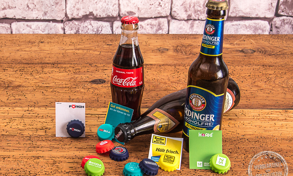 Cola Flasche und Bierflasche aus Glas mit vielen Silikon Kronkorken inkl. Verpackung. 