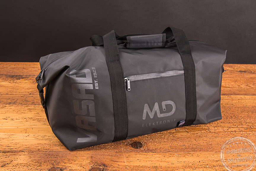 Graue Vasad Sporttasche mit Logo md elektronik als Mitarbeitergeschenk.